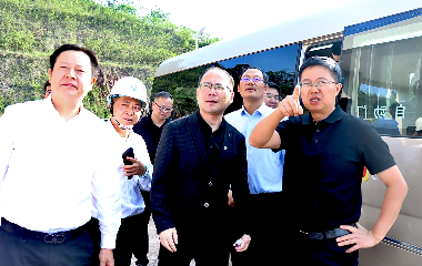 宜賓市南溪區(qū)委書記、南溪經(jīng)開區(qū)黨工委書記劉剛率隊調(diào)研遠東宜賓智能產(chǎn)業(yè)園
