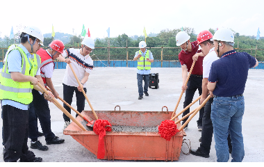 喜封金頂！宜賓遠(yuǎn)東電纜二期交聯(lián)機主機樓圓滿封頂，產(chǎn)能升級再啟新程。